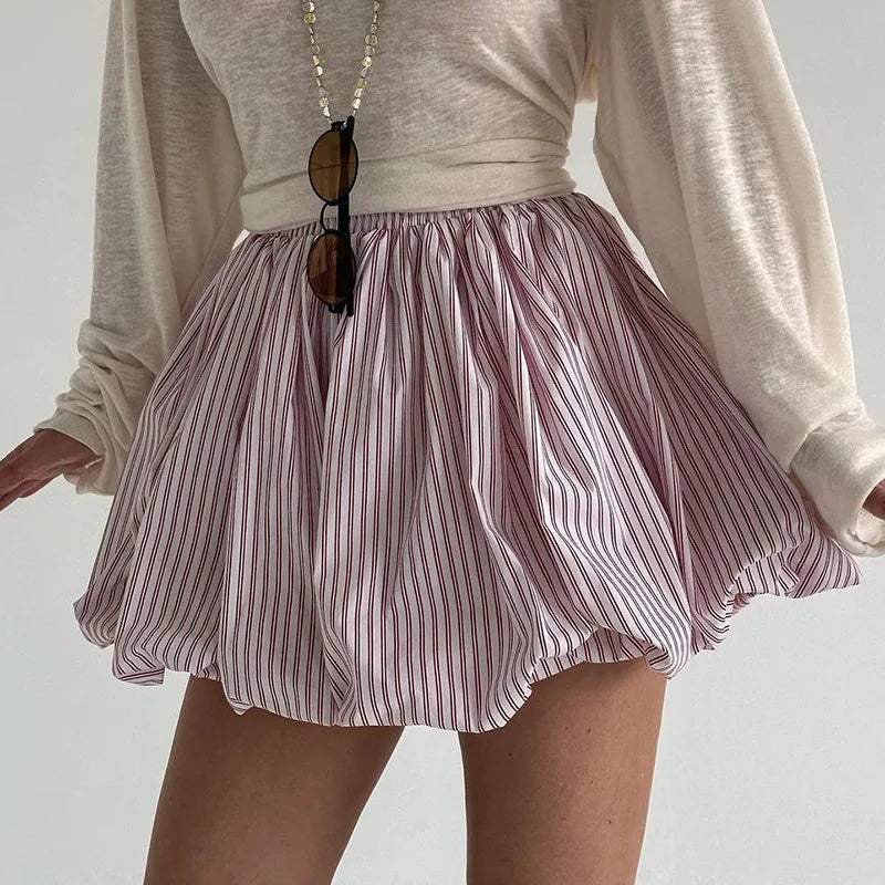 White striped pleated balloon skirt – lightweight summer outfit idea