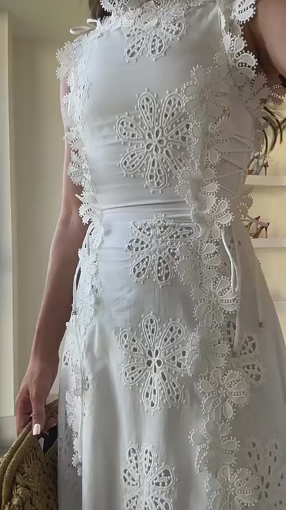 White Sleeveless Embroidered Midi Dress with Lace-Up Waist – Summer 2025 Elegant Floral Dress