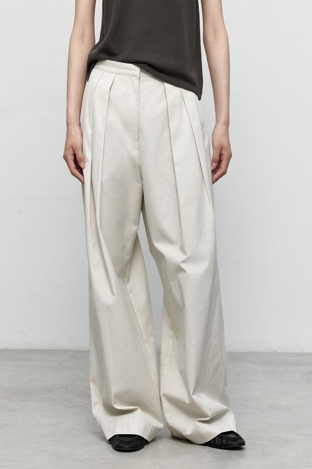 Oversized Pleated Trousers - Beige