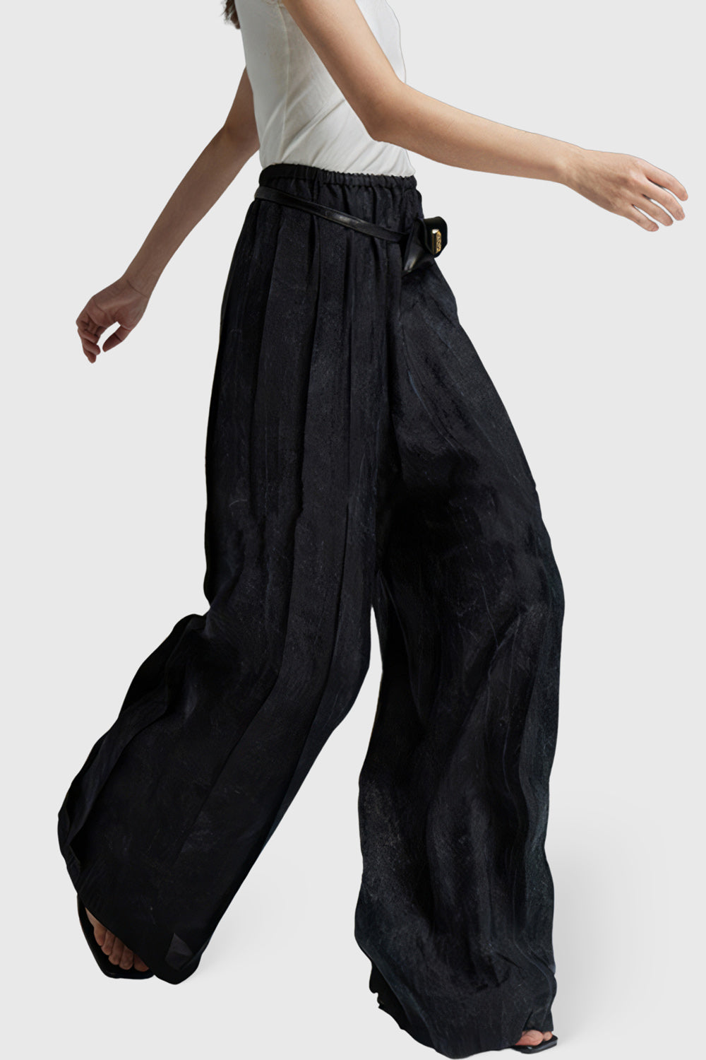 Pleated Wide Trousers - Black